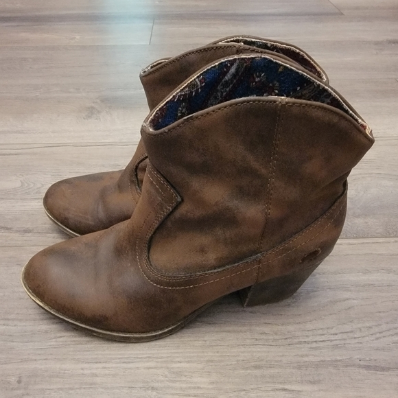 Rocket Dog Distressed Brown Ankle Booties Size 8.5 - Picture 1 of 8